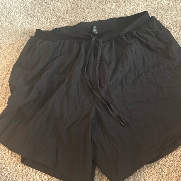 Mens lululemon shorts 6 inch - Picture 1 of 3